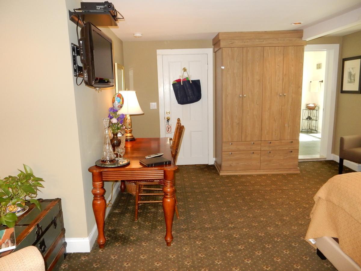 Bed and Breakfast A Butlers Manor Southampton Exterior foto